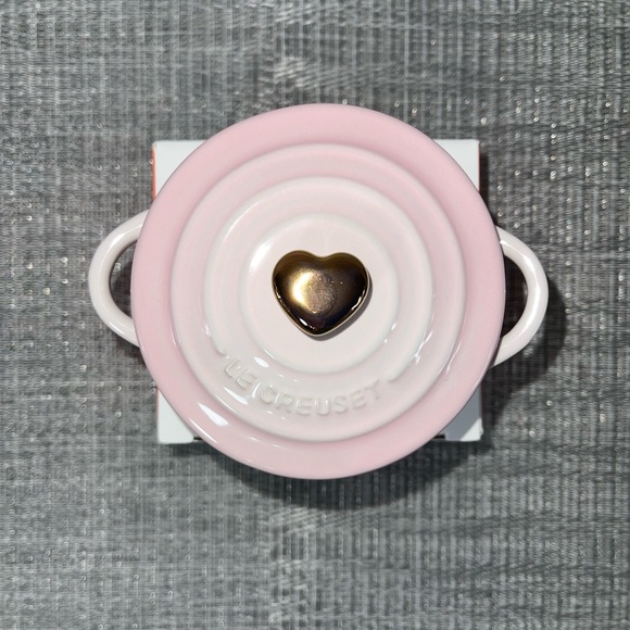 le creuset shell pink salt and pepper